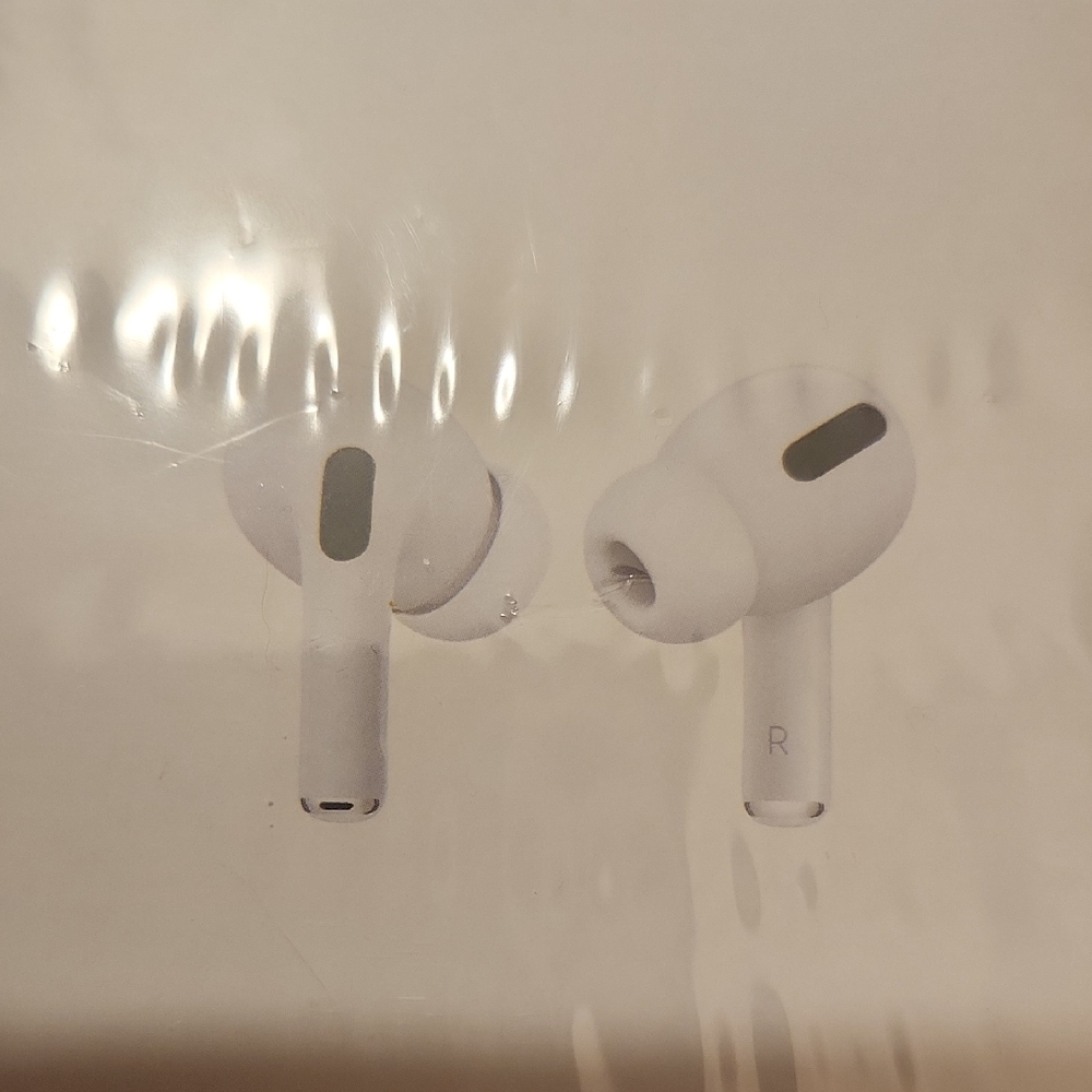 Source Unknown Wireless Earbuds - White